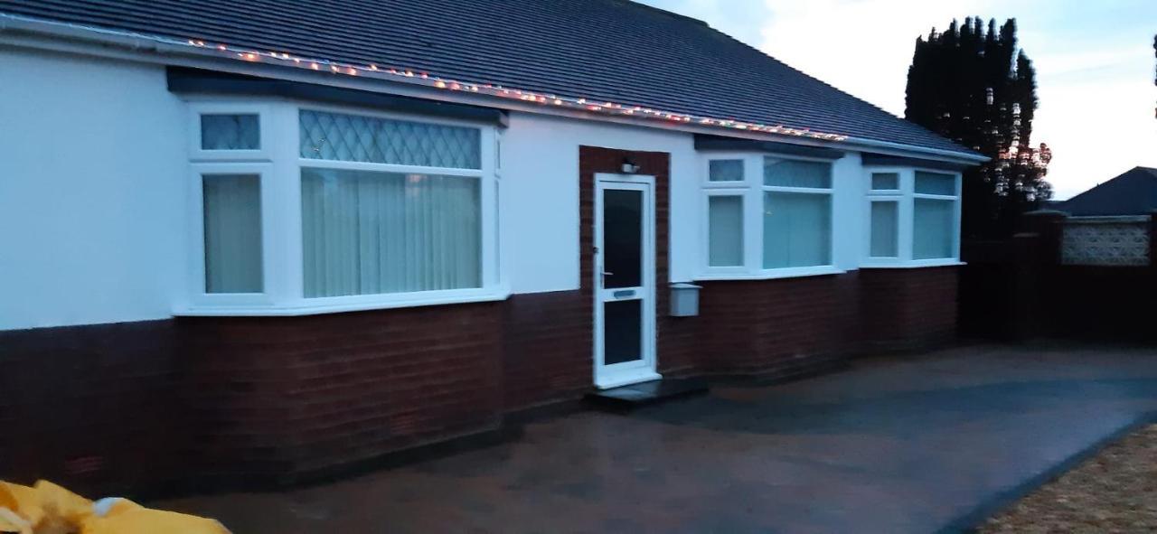 The Hermitage Private Detached Bungalow Rhyl Exterior foto