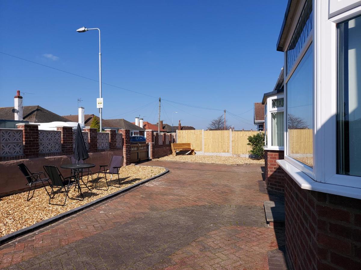 The Hermitage Private Detached Bungalow Rhyl Exterior foto